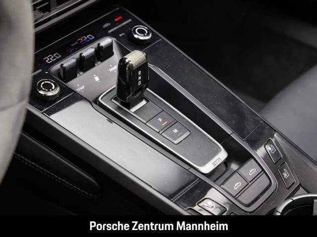 Porsche 911 4 Coupé GTS Targa