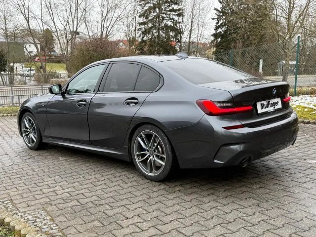 BMW 320 320i M-Sport Sedan