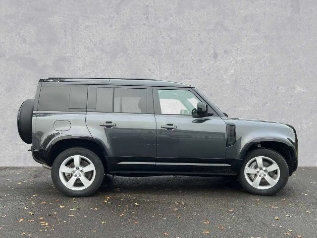 Land Rover Defender 110 D300 Dynamic SE