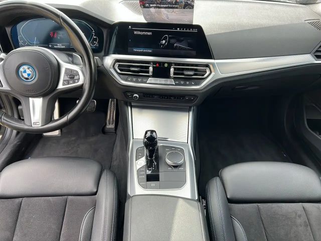 BMW 330 330e M-Sport Touring xDrive