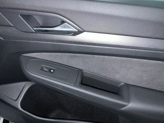 Volkswagen Golf 1.5 eTSI DSG R-Line