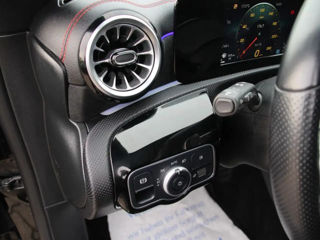 Mercedes-Benz CLA 200 AMG Line