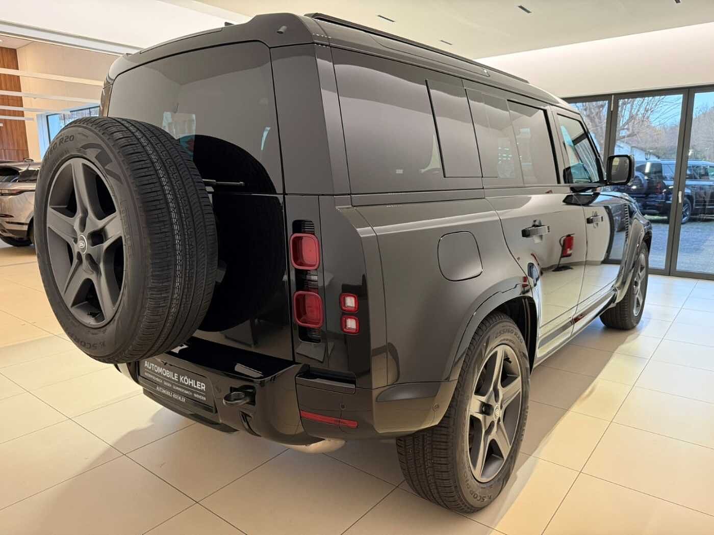 Land Rover Defender 110 Dynamic SE