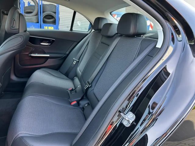 Mercedes-Benz C 180 AVANTGARDE Sedan