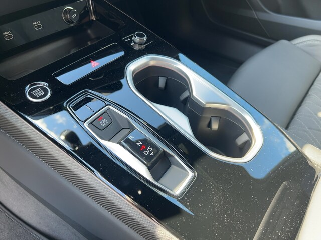 Audi A6 Avant Quattro S-Tronic