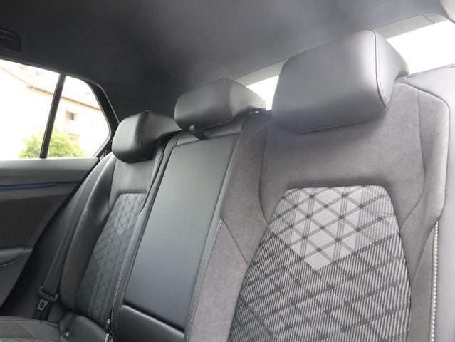 Volkswagen Golf DSG R-Line