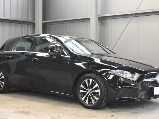 Mercedes-Benz A 180 A 180 d