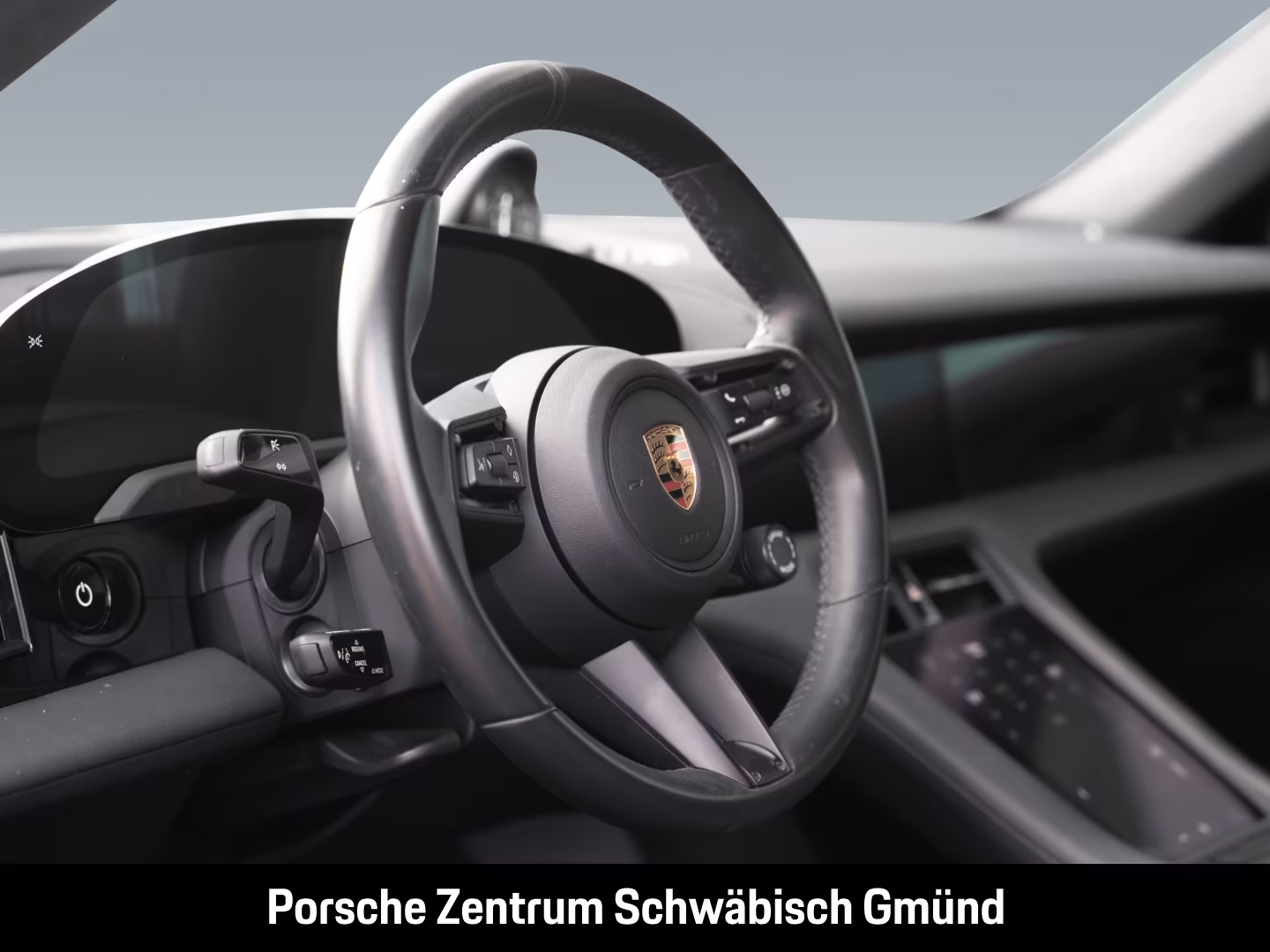 Porsche Taycan Basis Surround-View Luftfederung 21-Zoll
