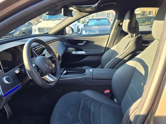 Mercedes-Benz E 200 AMG Line Sedan