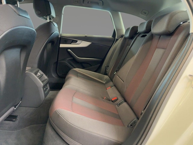 Audi A4 30 TDI Avant S-Tronic