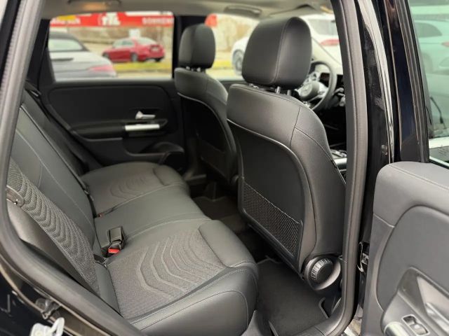 Mercedes-Benz B 200 Progressive Sedan