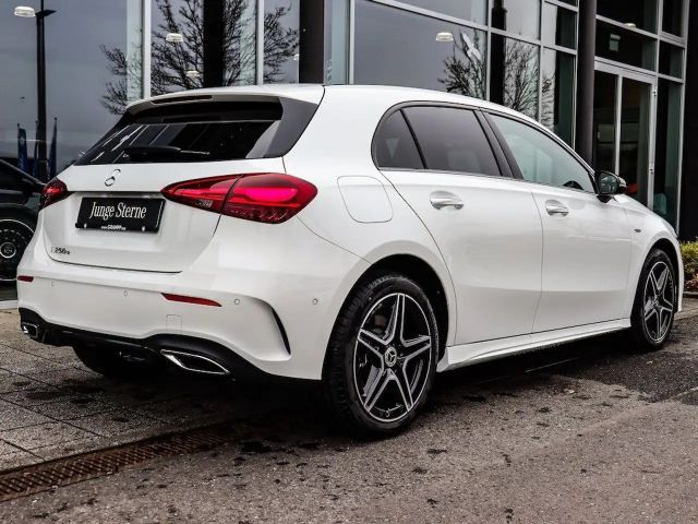 Mercedes-Benz A 250 A 250 e AMG Line