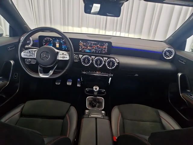 Mercedes-Benz CLA 200 AMG Line Coupé