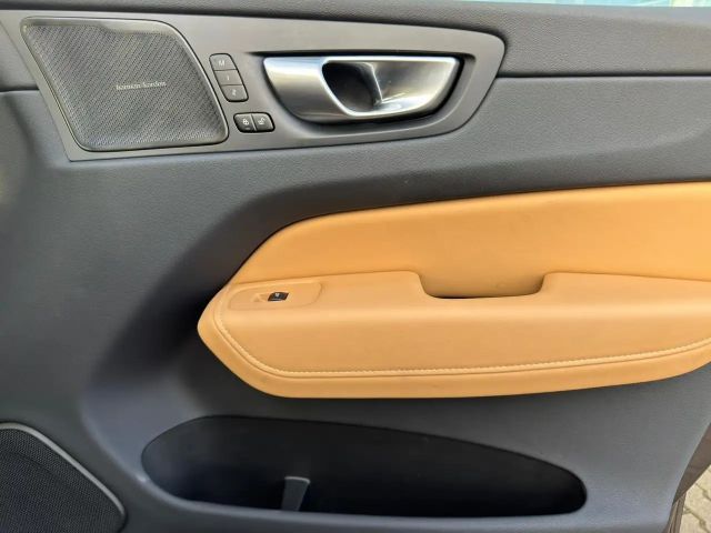 Volvo XC60 AWD Dark Plus