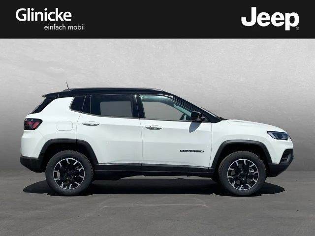 Jeep Compass PHEV High Upland Fernlichtassis. Carplay