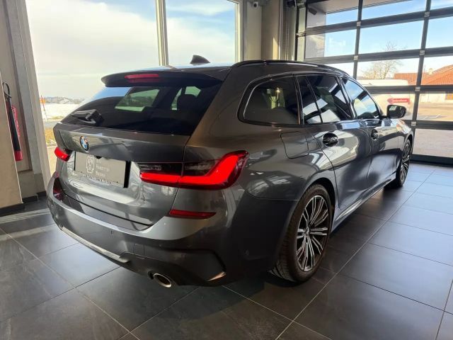 BMW 330 330e M-Sport xDrive