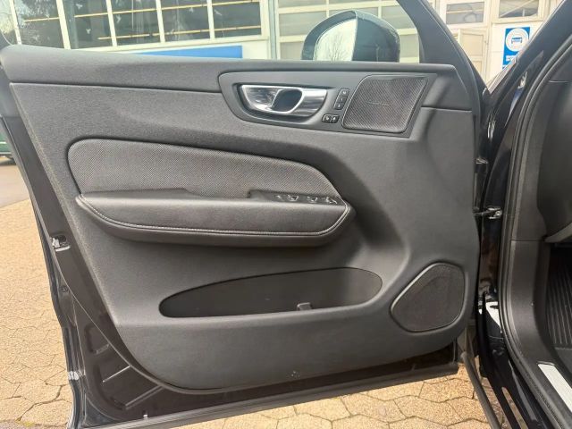 Volvo XC60 AWD Dark Plus