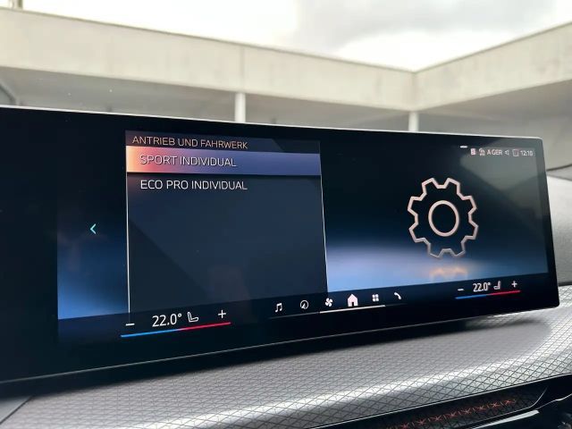 BMW 320 320i M-Sport Sedan