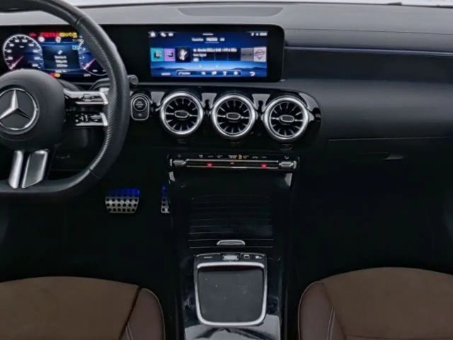 Mercedes-Benz CLA 200 AMG Line Coupé Sedan