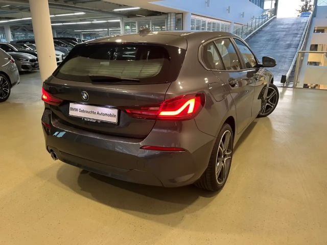 BMW 118 118i 5-deurs Sedan