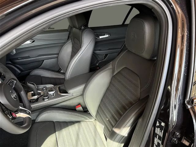 Alfa Romeo Giulia AT8 Quadrifoglio Turbo