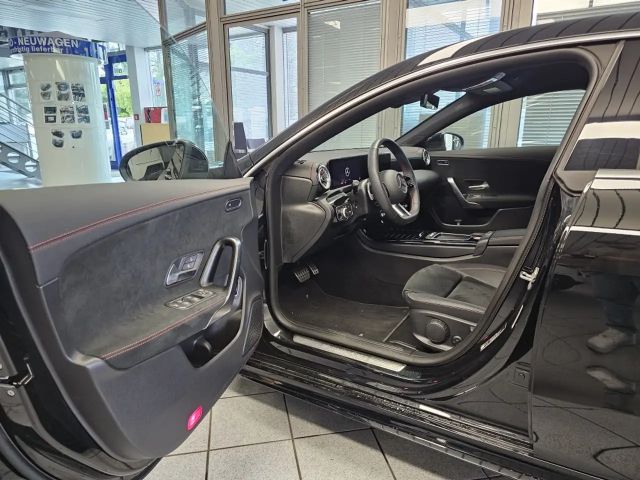 Mercedes-Benz CLA 180 AMG Line Coupé