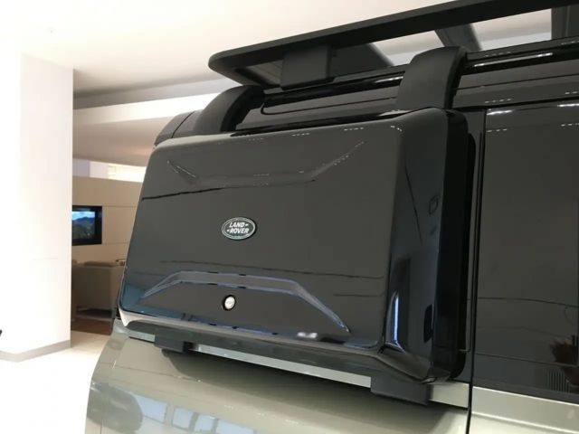 Land Rover Defender 110 D300 Dynamic HSE