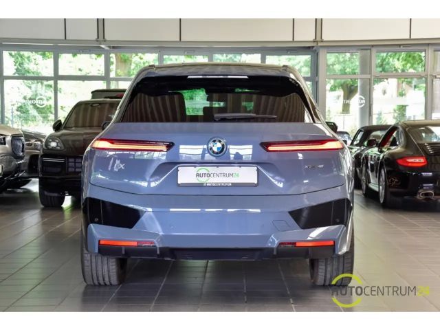 BMW iX 40 SkyLounge Massage HK HUD Soft Laser 360