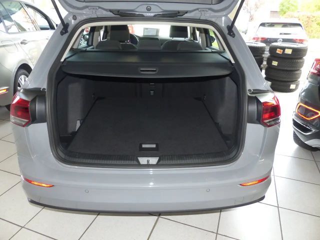 Volkswagen Golf Life Variant