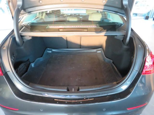 Mercedes-Benz C 180 AVANTGARDE Sedan