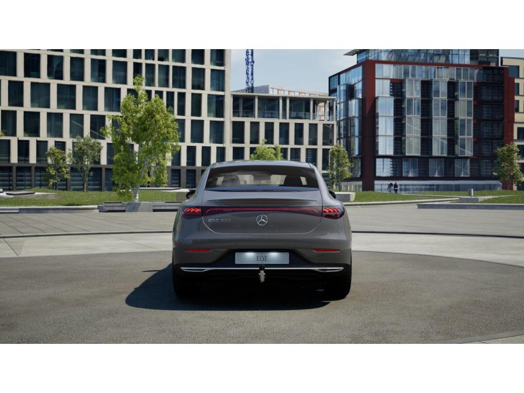 Mercedes-Benz EQE 300 Sedan