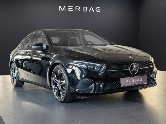 Mercedes-Benz A 180 Limousine ACC AHK AUT DynLicht Kam. KlimaA