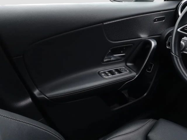 Mercedes-Benz A 180 A 180 d Progressive