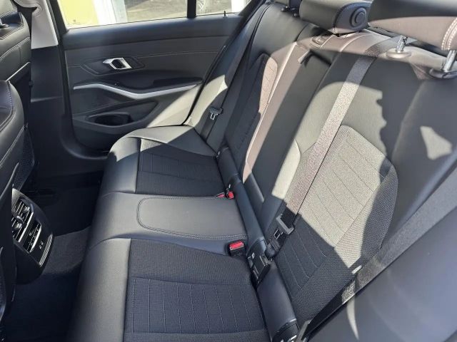 BMW 330 330e Sedan xDrive