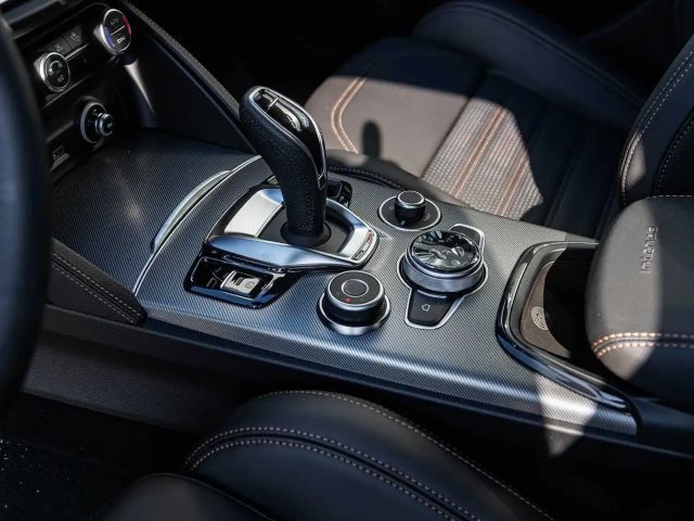 Alfa Romeo Stelvio AT8 Q4 Turbo