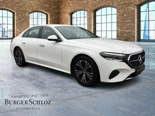 Mercedes-Benz E 200 Sedan