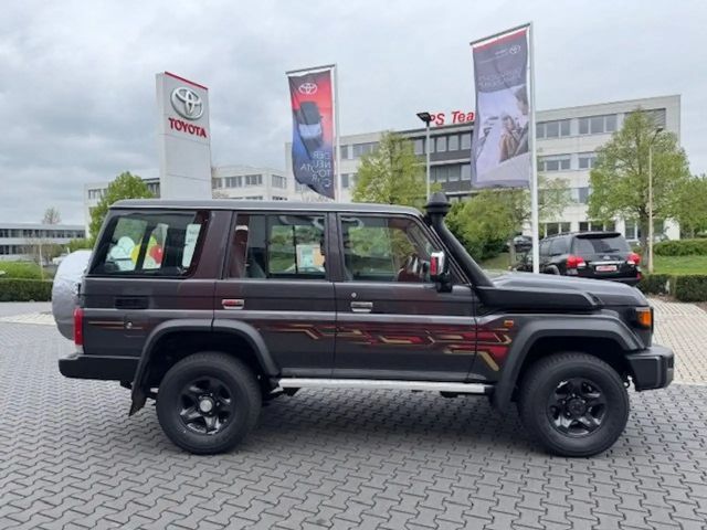 Toyota Land Cruiser GRJ76-VX LIM