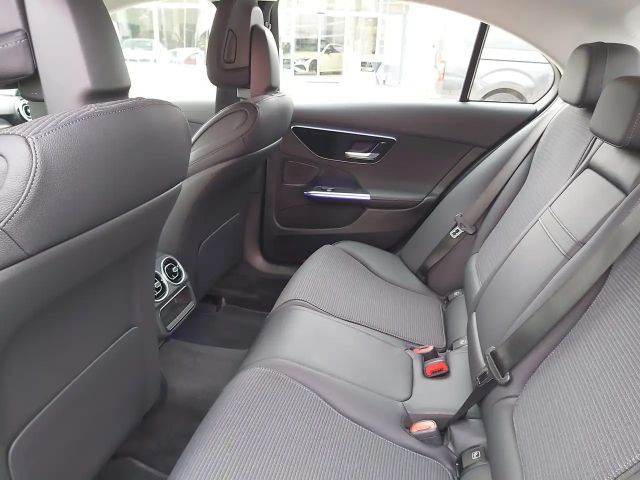 Mercedes-Benz C 200 C 200 d Sedan