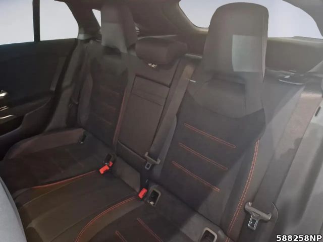 Mercedes-Benz CLA 200 AMG Line