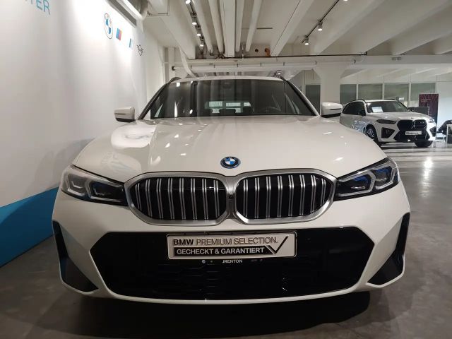 BMW 330 330e M-Sport xDrive