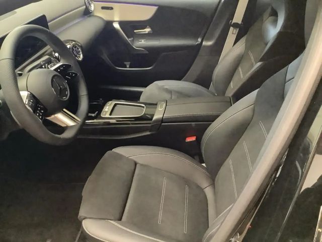 Mercedes-Benz A 250 A 250 e