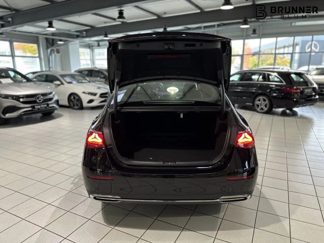 Mercedes-Benz E 200 AVANTGARDE Sedan