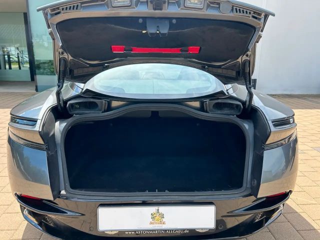 Aston Martin DB11 V8