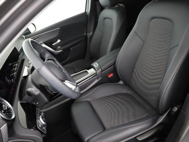 Mercedes-Benz A 200 A 200 d Progressive