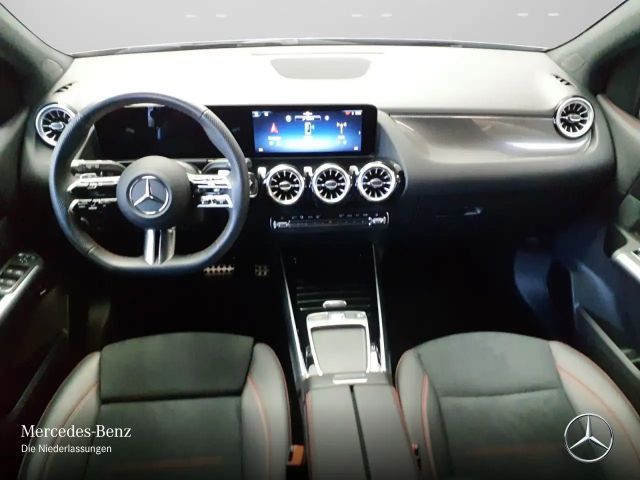 Mercedes-Benz B 200 AMG Line Sedan