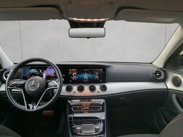 Mercedes-Benz E 220 Sedan