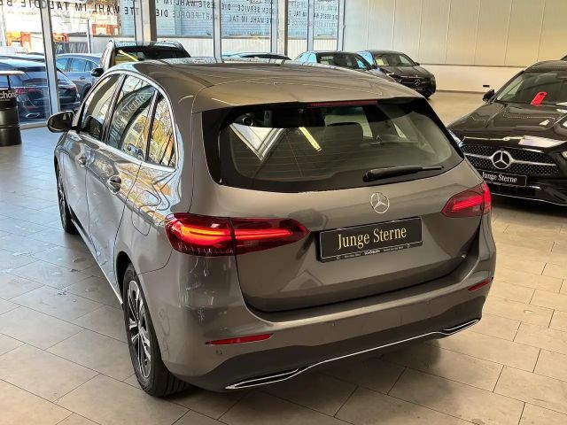 Mercedes-Benz B 200 Progressive Sedan