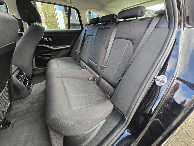 BMW 330 330e Touring