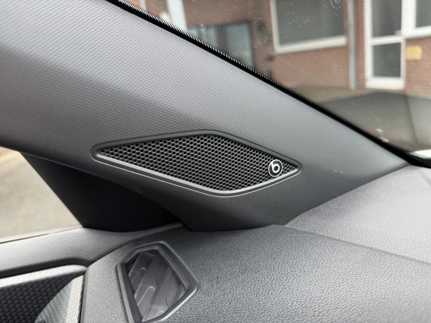 Volkswagen T-Cross 1.0 TSI Life R-Line