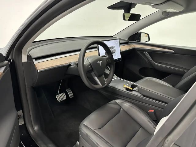 Tesla Model Y AWD Performance